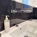 And Modern In The Port 비고