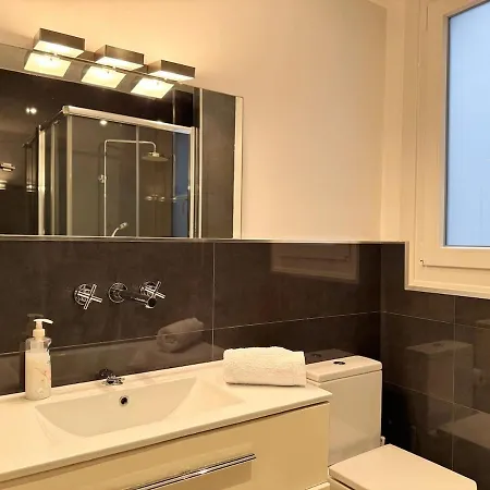 And Modern In The Port Βίγκο