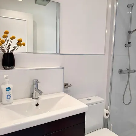 And Modern In The Port Βίγκο