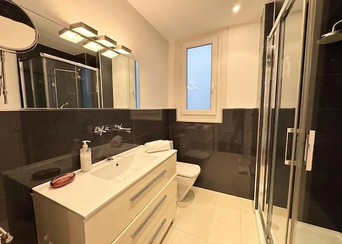 And Modern In The Port Apartmán